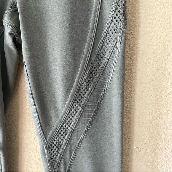 Lululemon Bootcamp Ready Tight Leggings with Mesh Detail - Picture 6 of 10